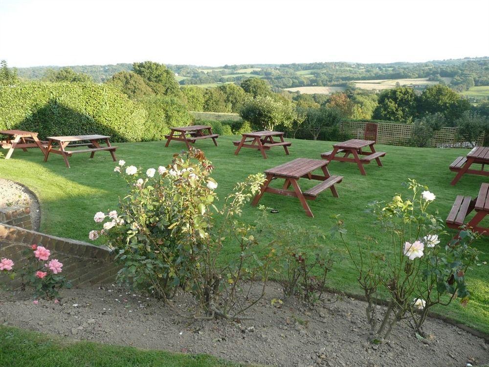 The Bear Inn And Burwash Motel Exterior foto
