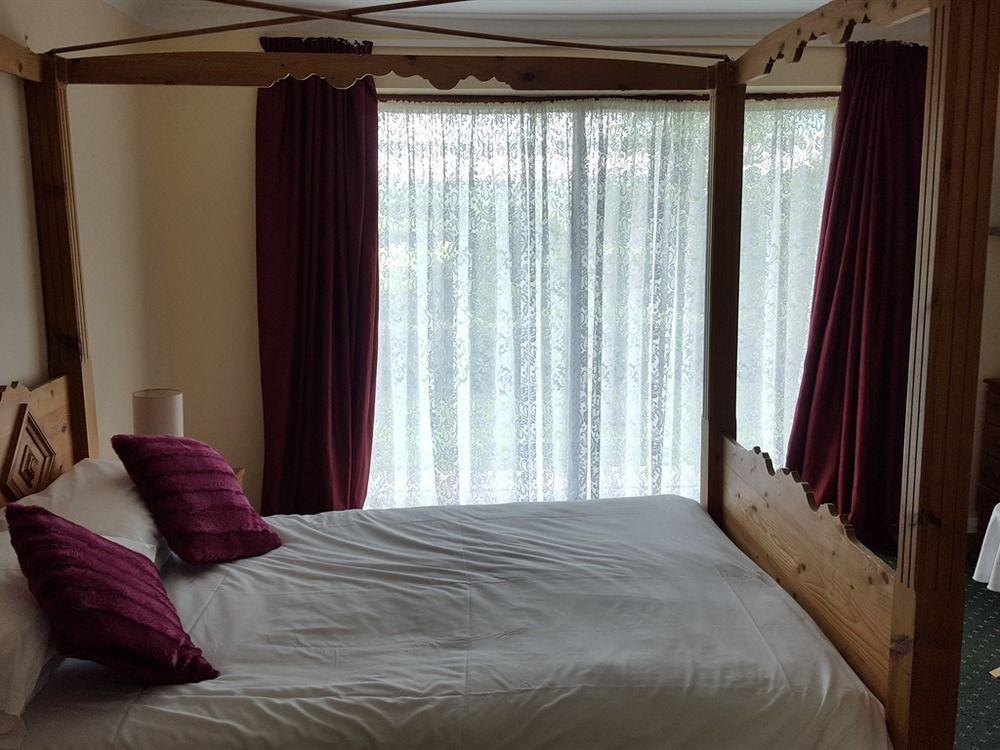 The Bear Inn And Burwash Motel Exterior foto